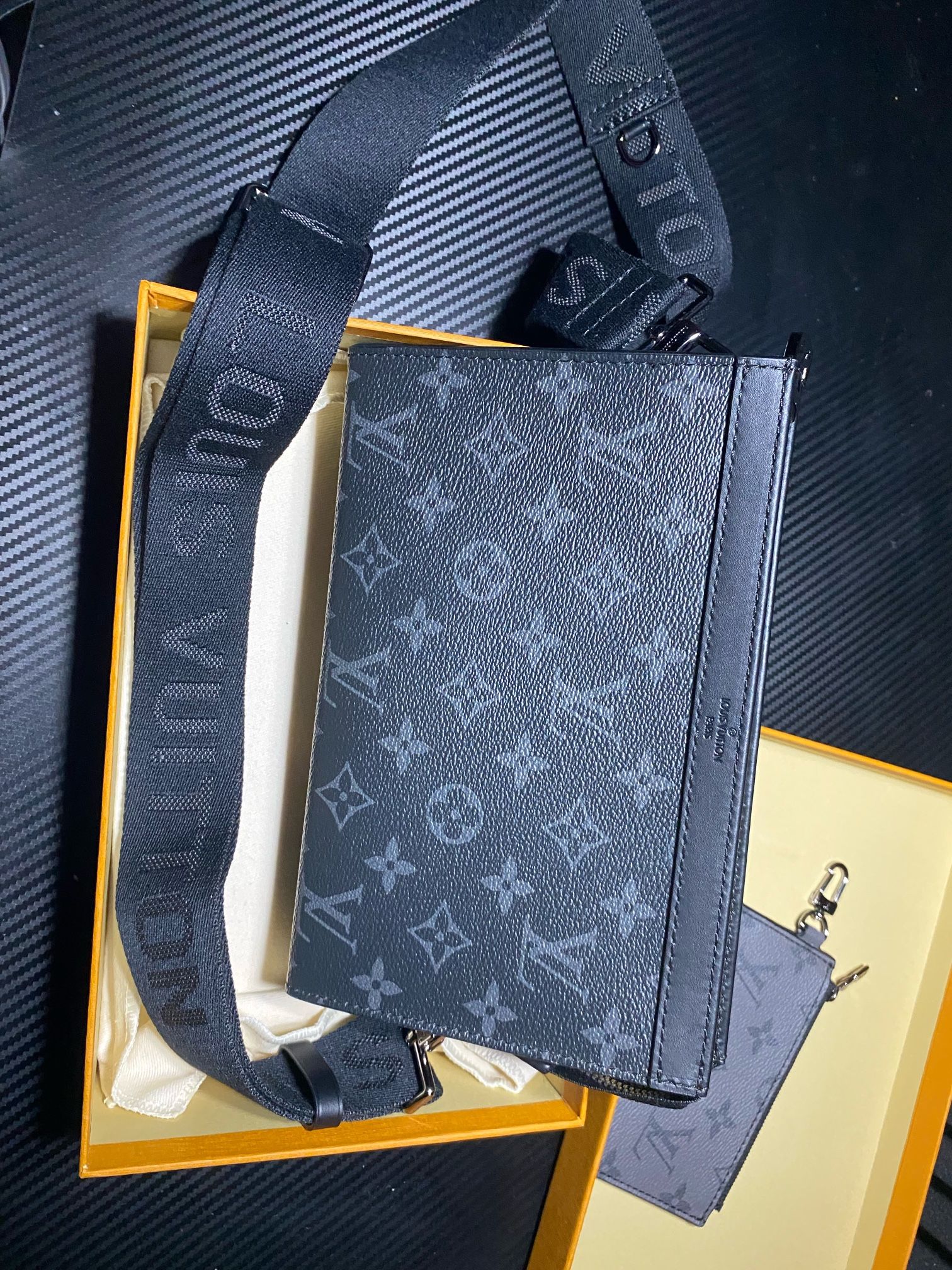 Louis Vuitton Gaston Wearable Wallate