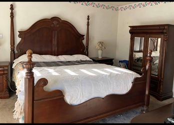 Wood king sized bedroom set - bed frame, 2 nightstands.