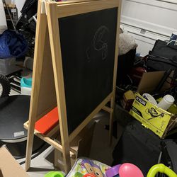 Kid’s Chalkboard/Whiteboard Easel