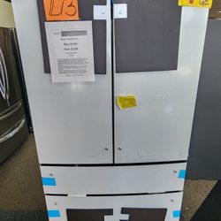 Cafe 28.7 cu. ft. Smart Four Door French Door
Refrigerator in Matte White with Dual-Dispense Autofill Pitcher