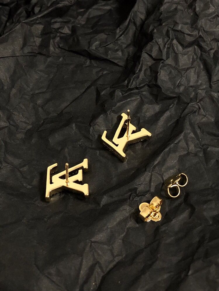 Letter inlaid diamond