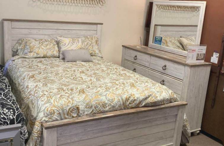 Light Beige Wood Bedroom Set With Metal Circle Handles