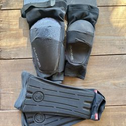 Dakine Bike Pads (Brand New) - Includes FREE Shin Pads