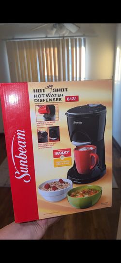 Hot water dispenser
