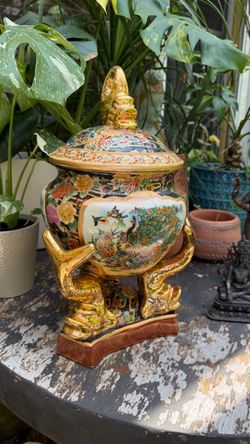 Satsuma jar with lid