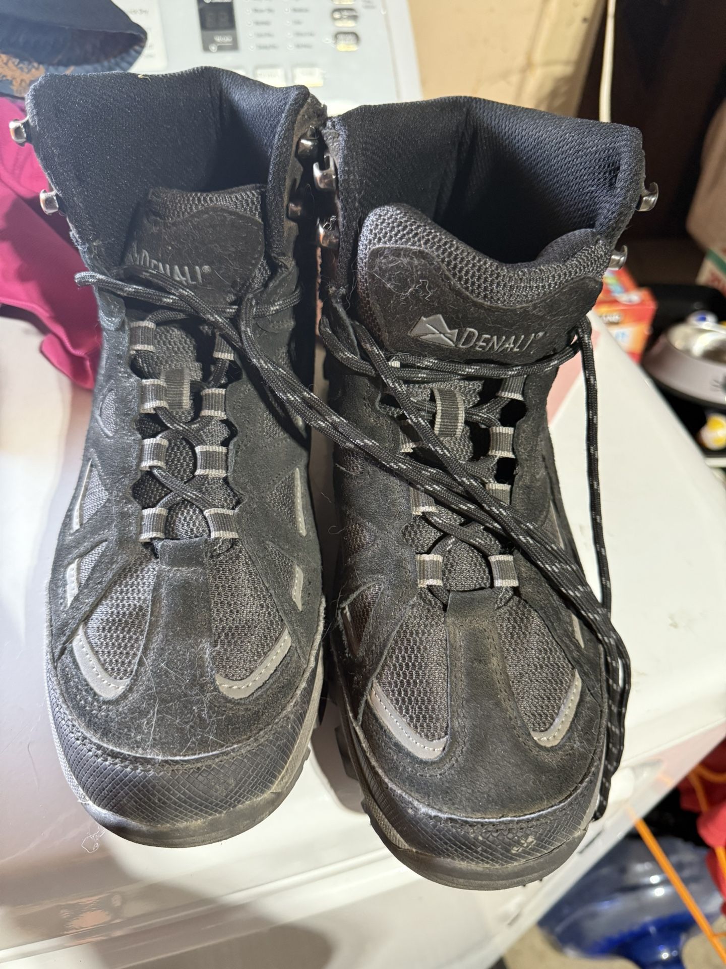 Men’s Hiking Boots. Denali Size 8.5