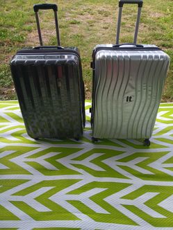 LOTS OF NICE LARGE PULL ALONG LUGGAGE