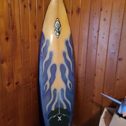AWESOME COLLECTORS SURFBOARD - GREAT WALL ART - $350 OBO 