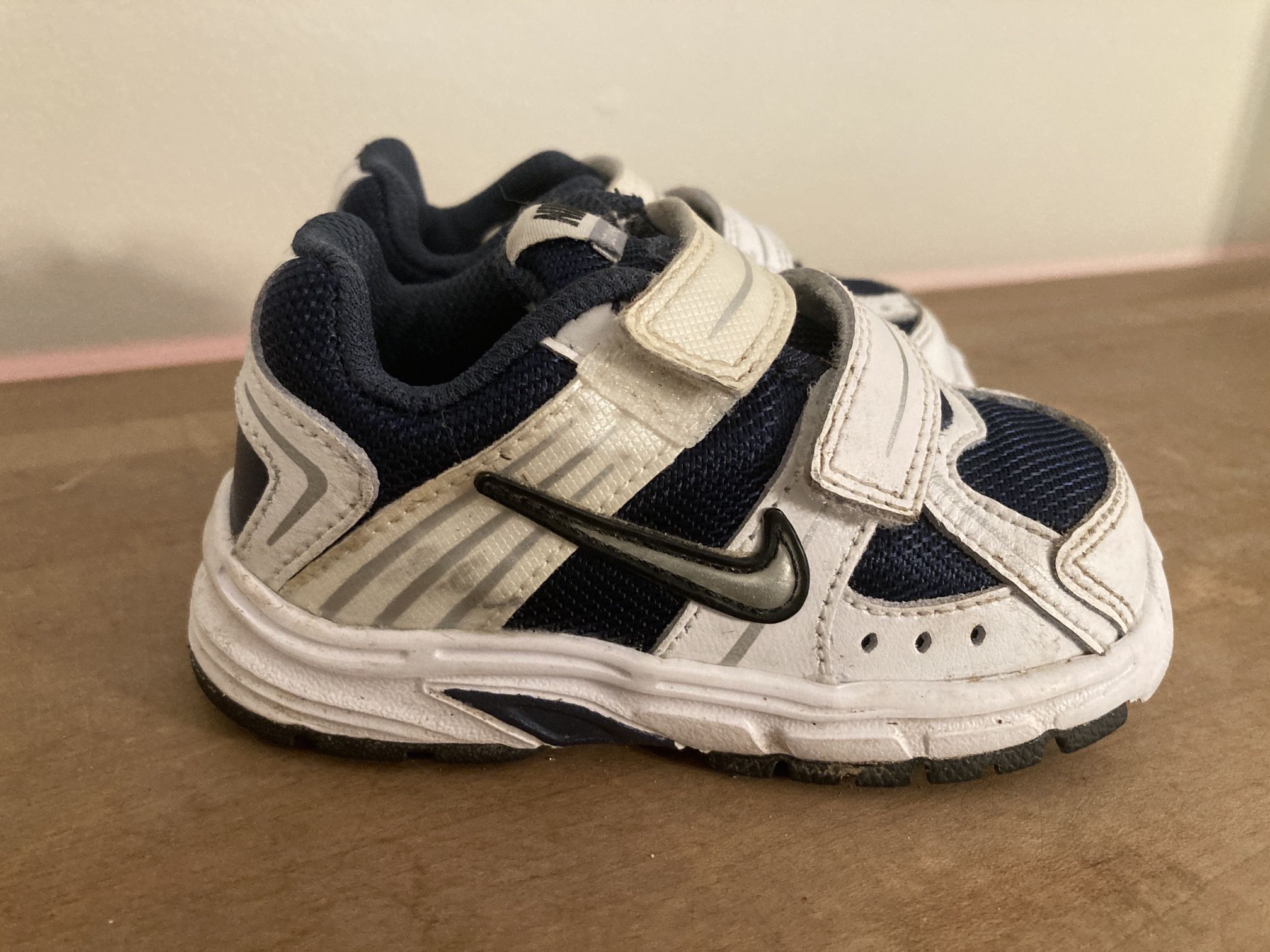 Nike size 5 baby toddler downshifted blue white sneakers shoes