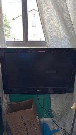 LG 32” Flat Screen LCD TV – LG 32LC30