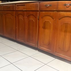 Full kitchen cabinets