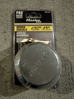 Hidden Shackle Master Lock new in box