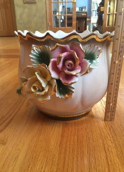 Unique Capodimonte planter-hard to find!