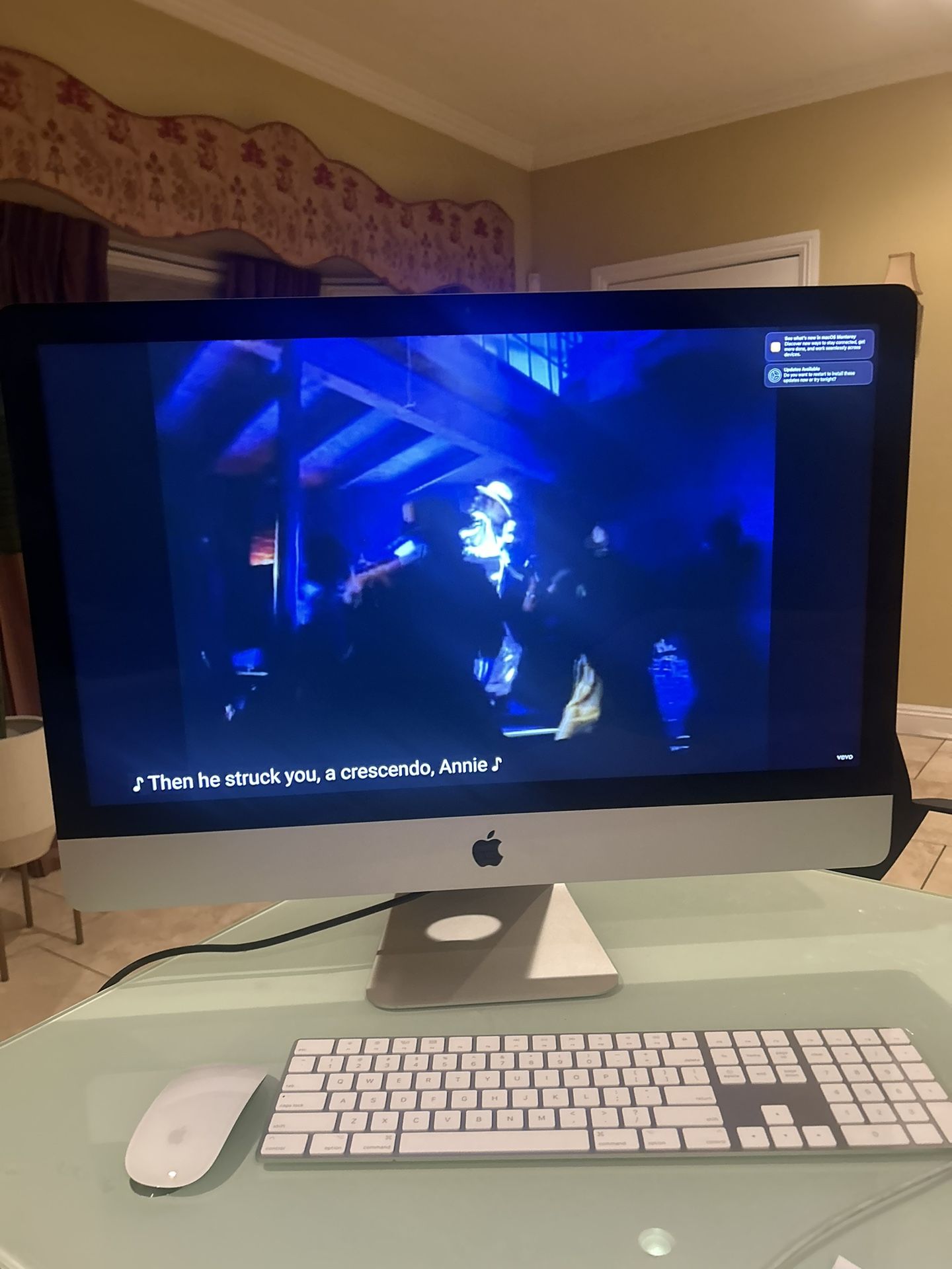 Late 2015 imac 27 inch 5k retina 3.3 i5 16GB memory 2TB Fusion Drive 2GB video card new Apple keyboard wireless with number pad and magic mouse