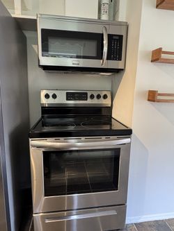 Frigidaire 30-in Glass Top 5 burners Freestanding Electric Range