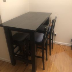 Bar Table 2 High Chairs 