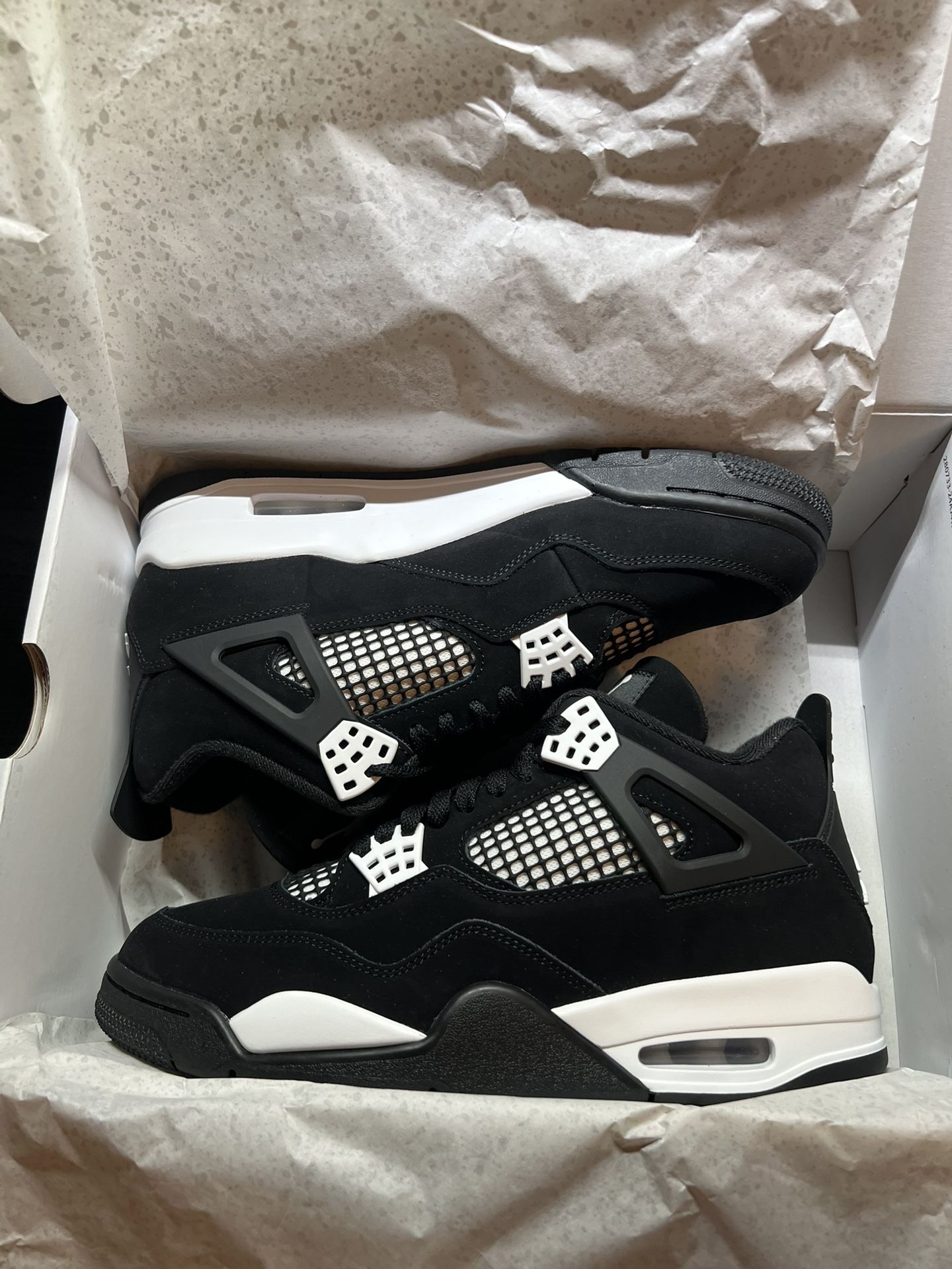 AIR JORDAN 4 WHITE THUNDERS