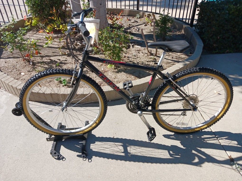 Trek 820 Mountain Bike

