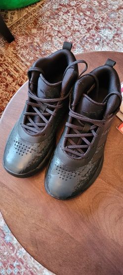 Like New Boys Adidas Basketball Sneakers 6.5