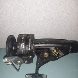 Vintage Abu Garcia Cardinal 556 Spinning Fishing Reel