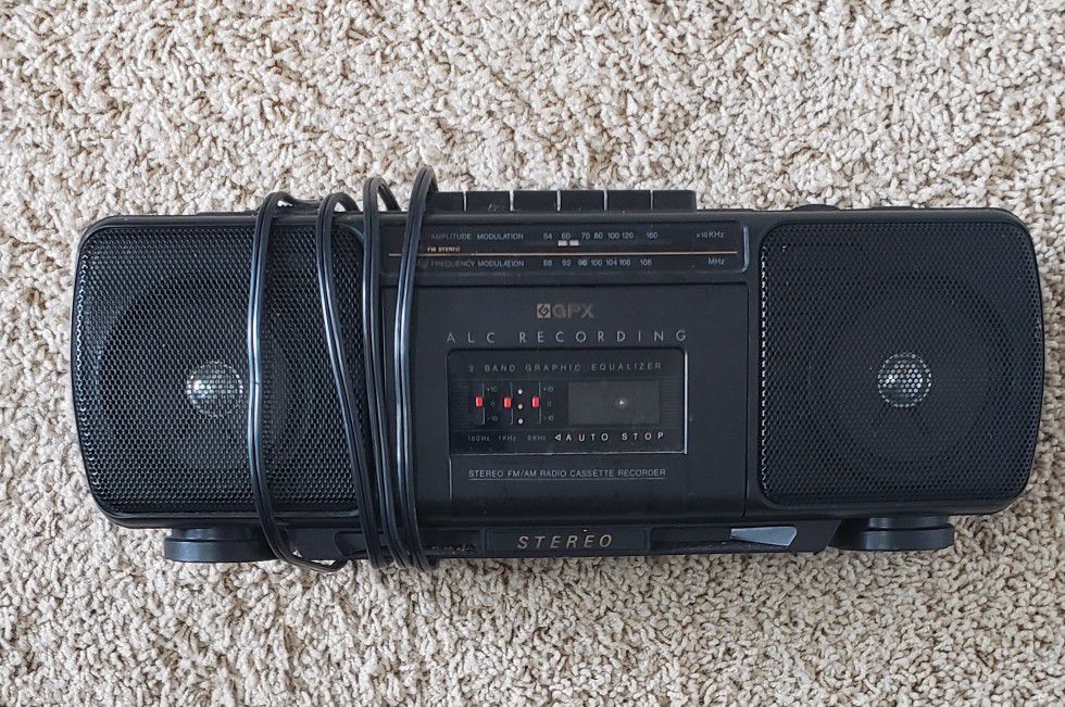 GPX AM/FM Radio Cassette Player