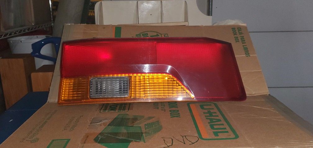 Honda Odyssey Taillight Left Rear 99'-04'