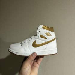 Jordan 1 High Metallic Gold
