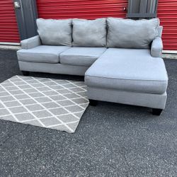 Sectional Couch!! Delivery Available 🚚!! Dimensions: 94” Length x 34” Height x 38” Depth ( 65” Depth Chaise)