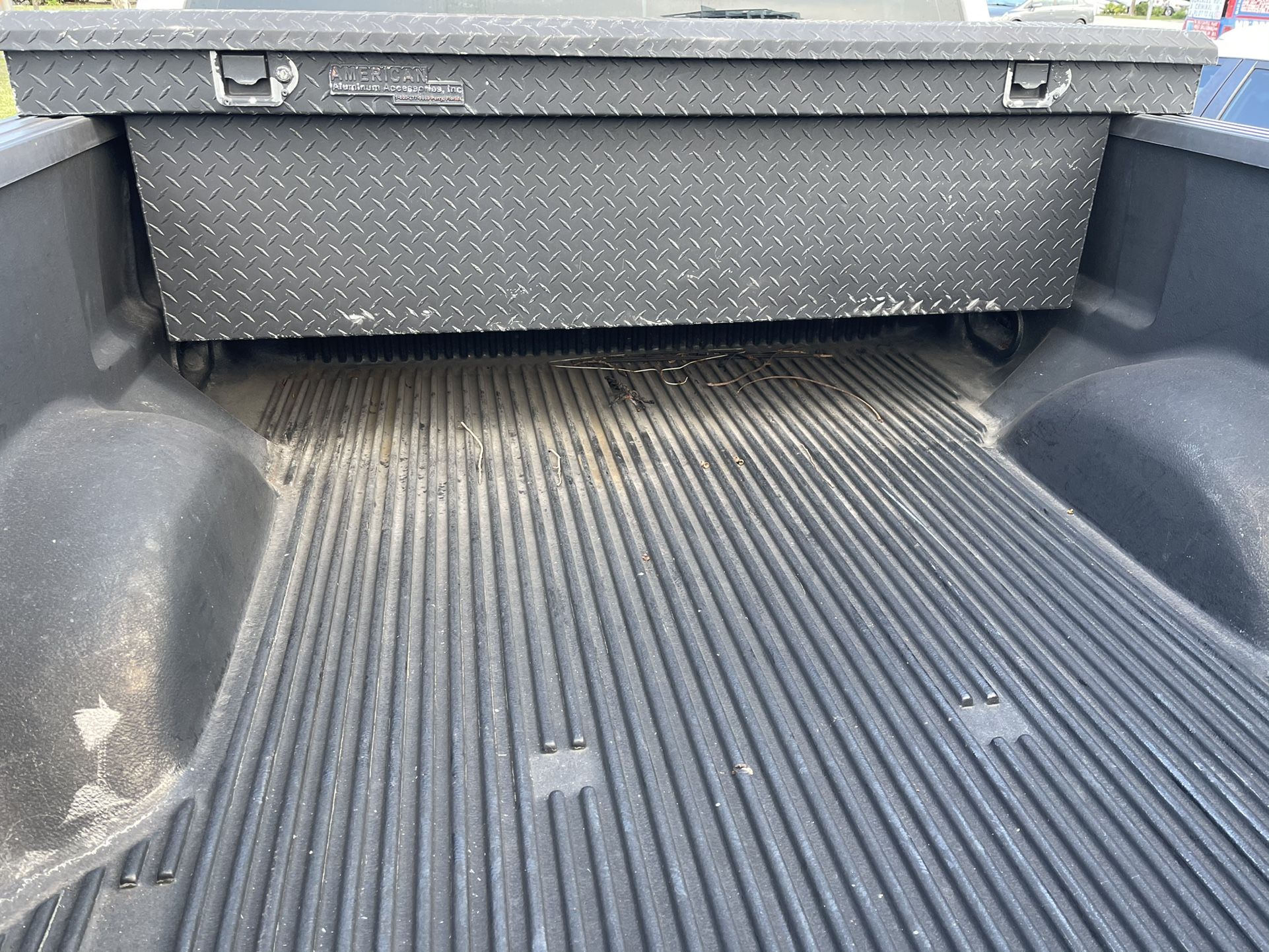 Truck toolbox