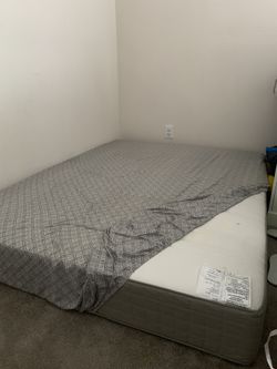 Queen Size Mattress With Memory Foam