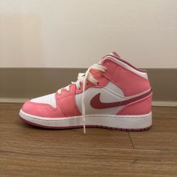 Jordan 1 mid