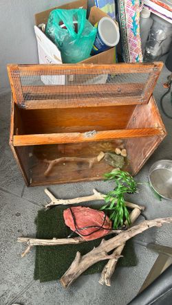 Snake Feed Box And Accessories