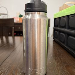 Yeti RAMBLER 36 OZ WATER BOTTLE WITH CHUG CAP