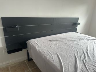 Wall-mounted headboard