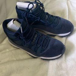 Gently used women’s 8.5 Jordan 11 Retro Midnight Navy 