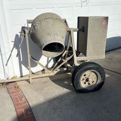 Canoga.  Concrete Mixer