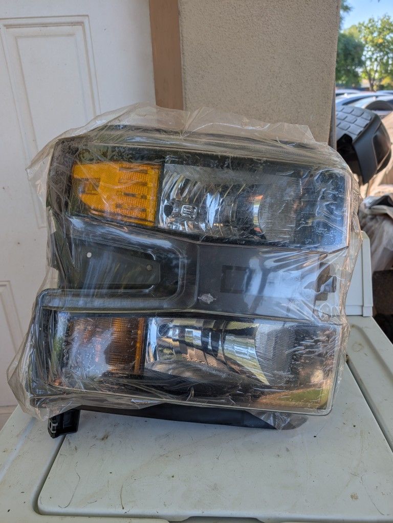 Headlight Right Passenger Side for 19 20 21 22 Chevrolet Silverado 1500 RH