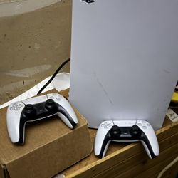 PS5  Disc 2 Controllers 1 Or 2 Games FIFA 