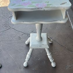 VINATAGE SHABBY CHIC TABLE STAND DESK