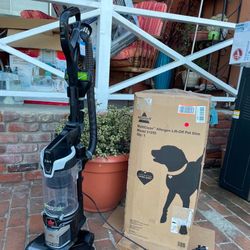 Almost New Bissell, multi clean allergen Vacuum lift off pet slim model 31259  fully tested when you come. I’ll try it for you. Retail $160