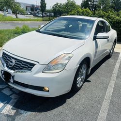$3000 Couple Nissan Altima V6 Great Condition Must go