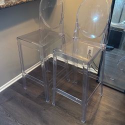 2 Stools/chairs