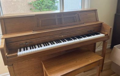 1973 Yamaha M302 Console Piano