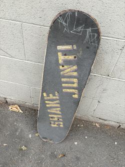 SKATE BOARD GIMME 20$ 