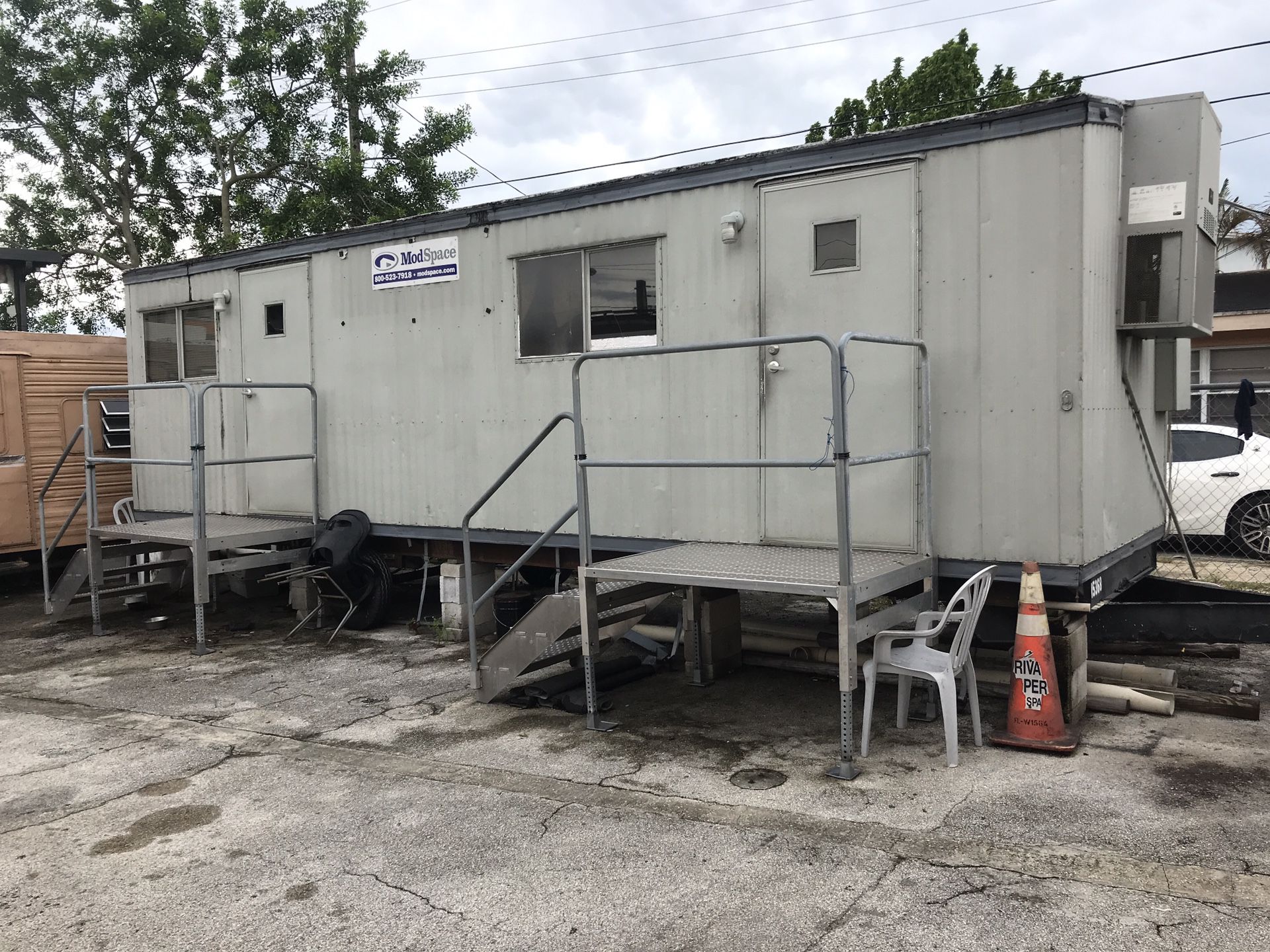 28 foot trailer with Bathroom