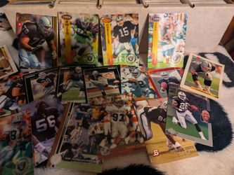 LOT OF 25 RAIDERS FOOTBALL CARDS