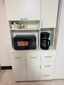 White Kitchen Pantry Cabinett