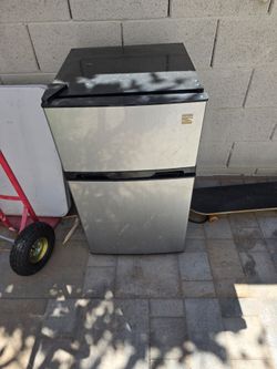Mini refrigerator