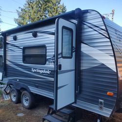 Keystone Springdale Light Camper