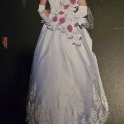 Size 8 Women's Main Event Beautiful Wedding Dress Worn Once